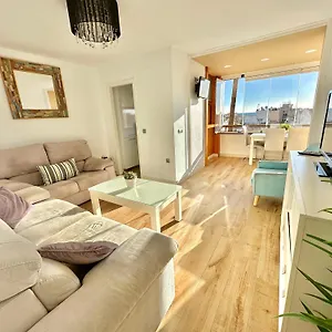 https://gorgeous-apartment-at-the-sea-in-la-carihuela.1costadelsol.com